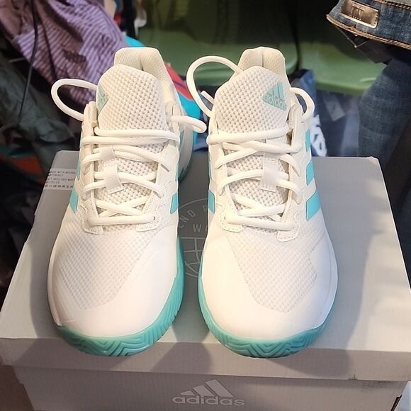 Adidas Gamecourt 2 size 8 euc - Picture 1 of 9